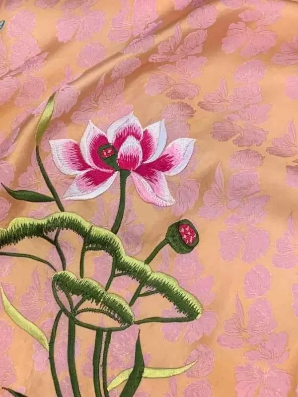 Khăn vuông lụa tơ tằm họa tiết hoa bèo màu vàng cam