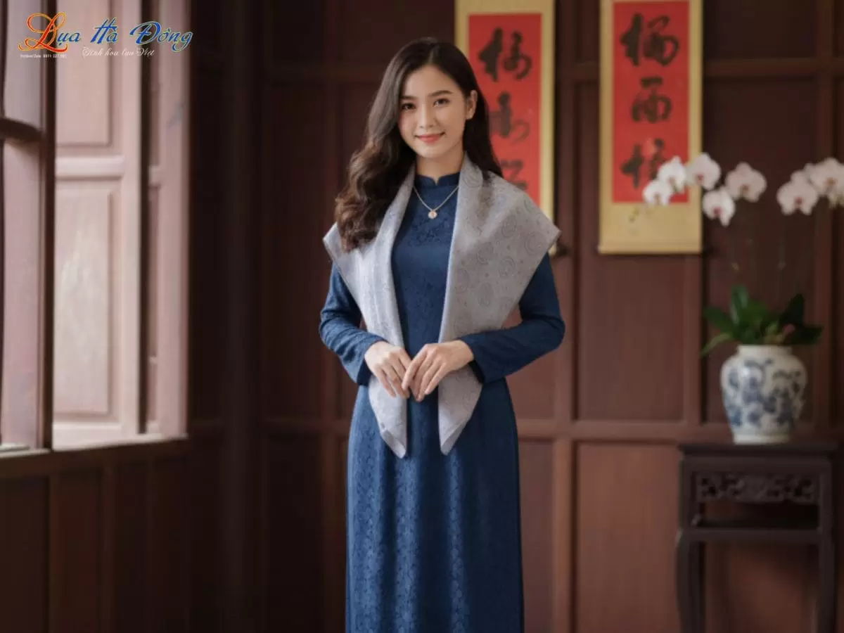 Khăn vuông lụa tơ tằm họa tiết trống đồng màu xám