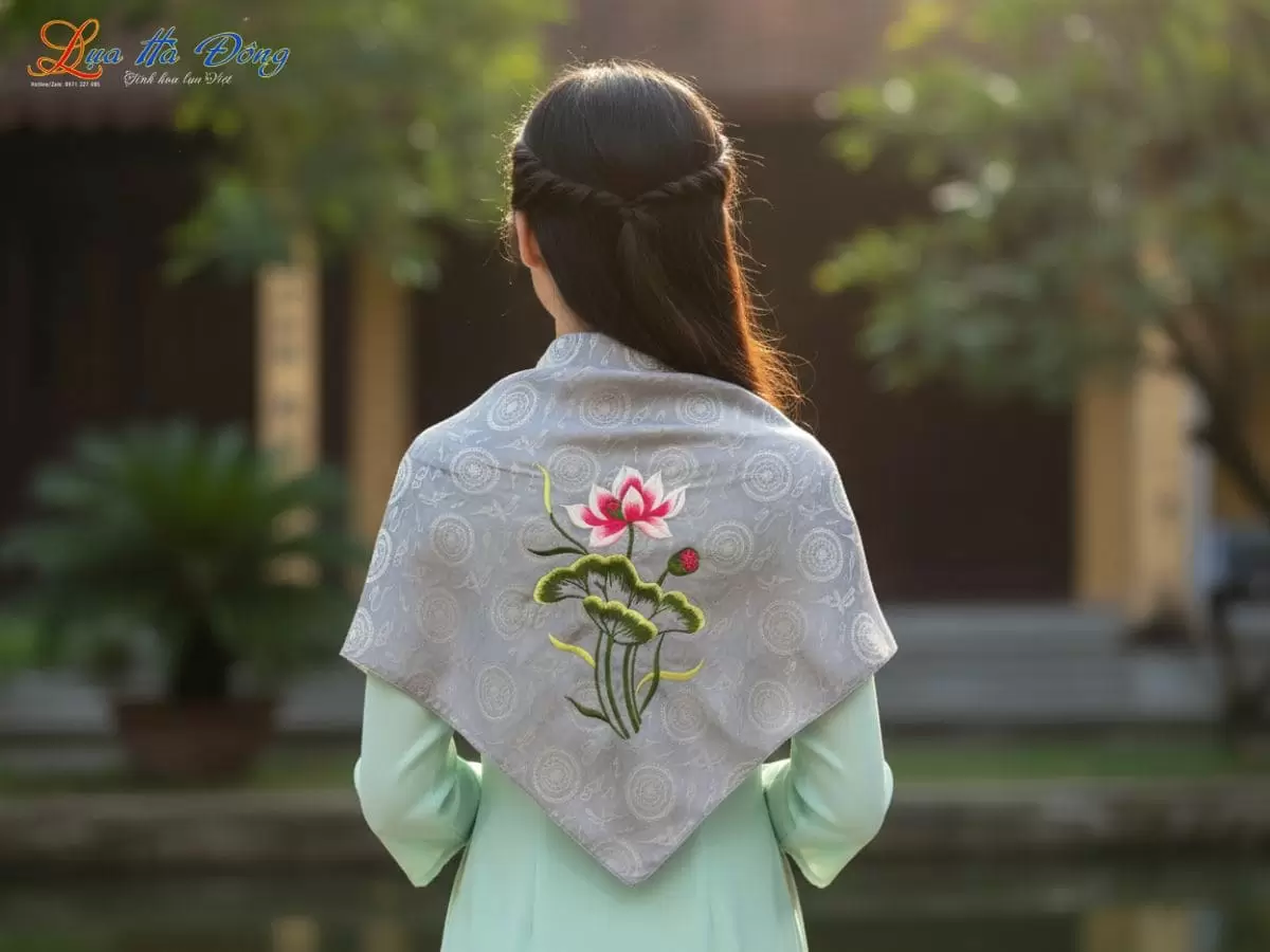 Khăn vuông lụa tơ tằm họa tiết trống đồng màu xám