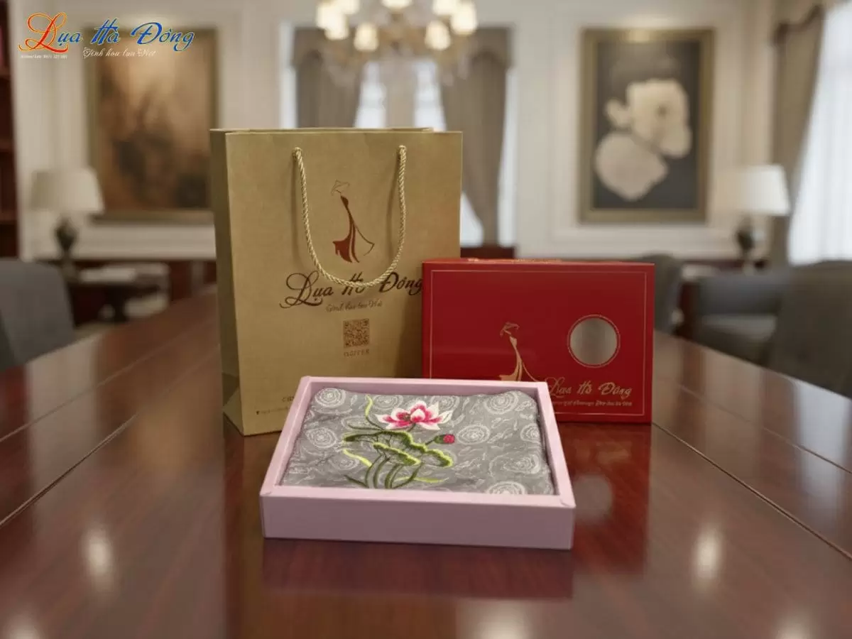 Khăn vuông lụa tơ tằm họa tiết trống đồng màu xám