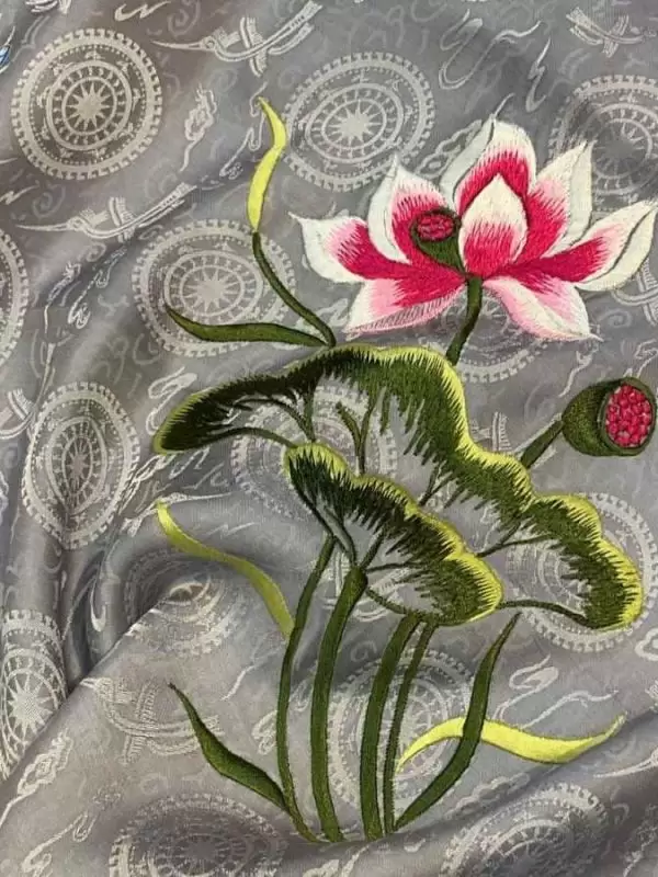 Khăn vuông lụa tơ tằm họa tiết trống đồng màu xám