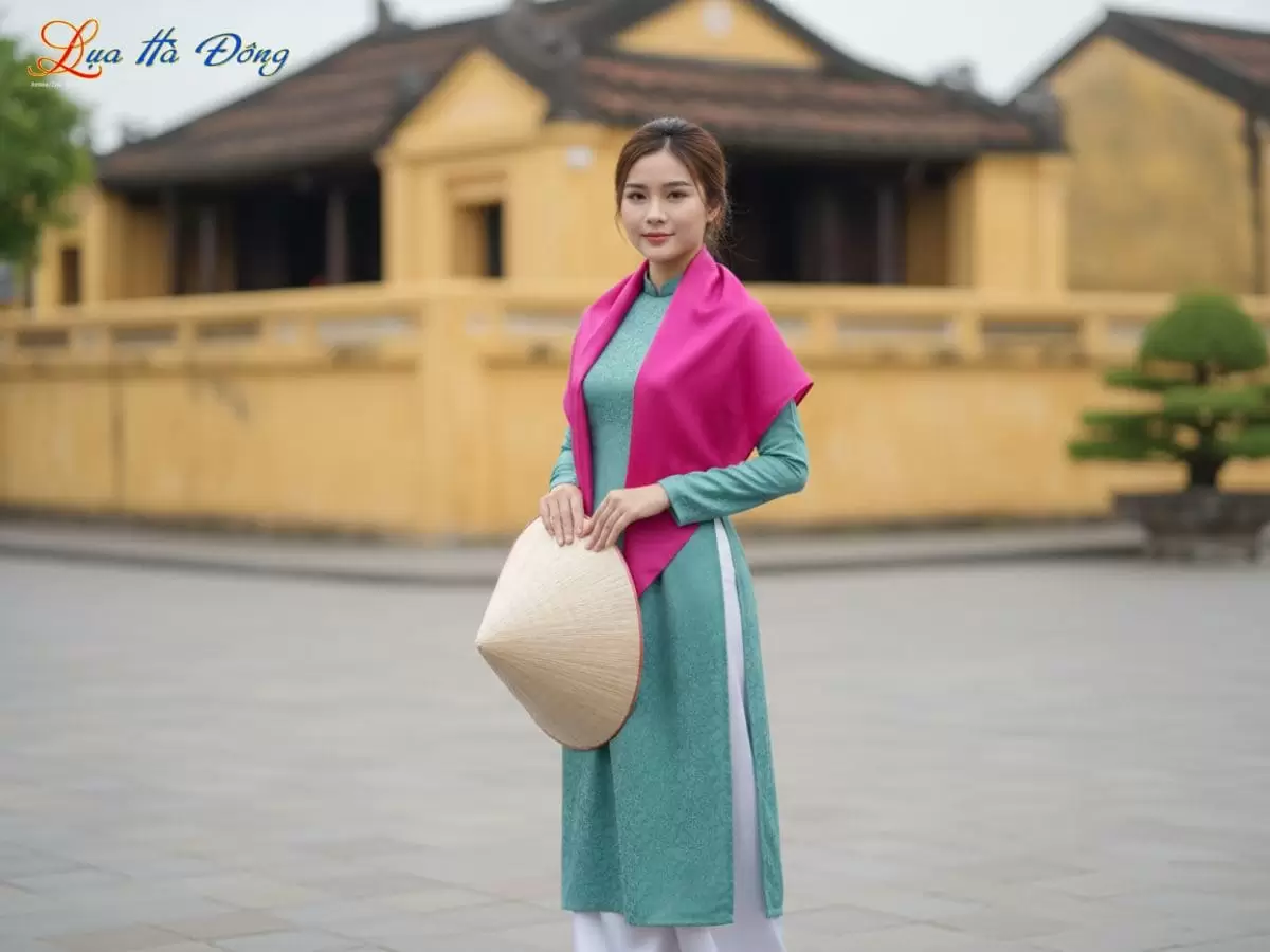 Khăn Vuông Lụa Tơ Tằm Thêu Sen Trơn Màu Tím KLTA9090/11 - Ảnh 2