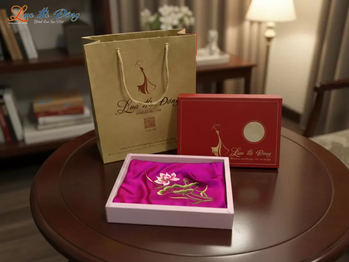 Khăn Vuông Lụa Tơ Tằm Thêu Sen Trơn Màu Tím