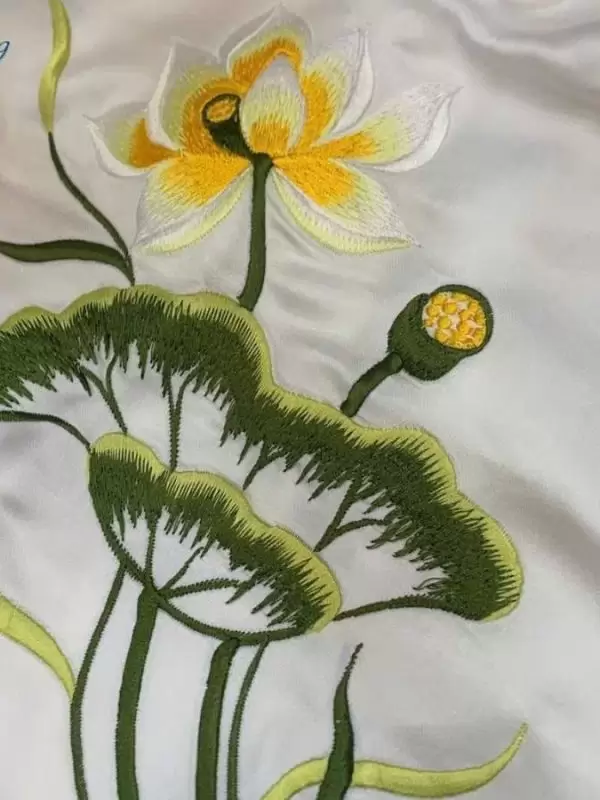 Khăn Lụa Vuông Tơ Tằm Thêu Sen Trơn Màu Trắng