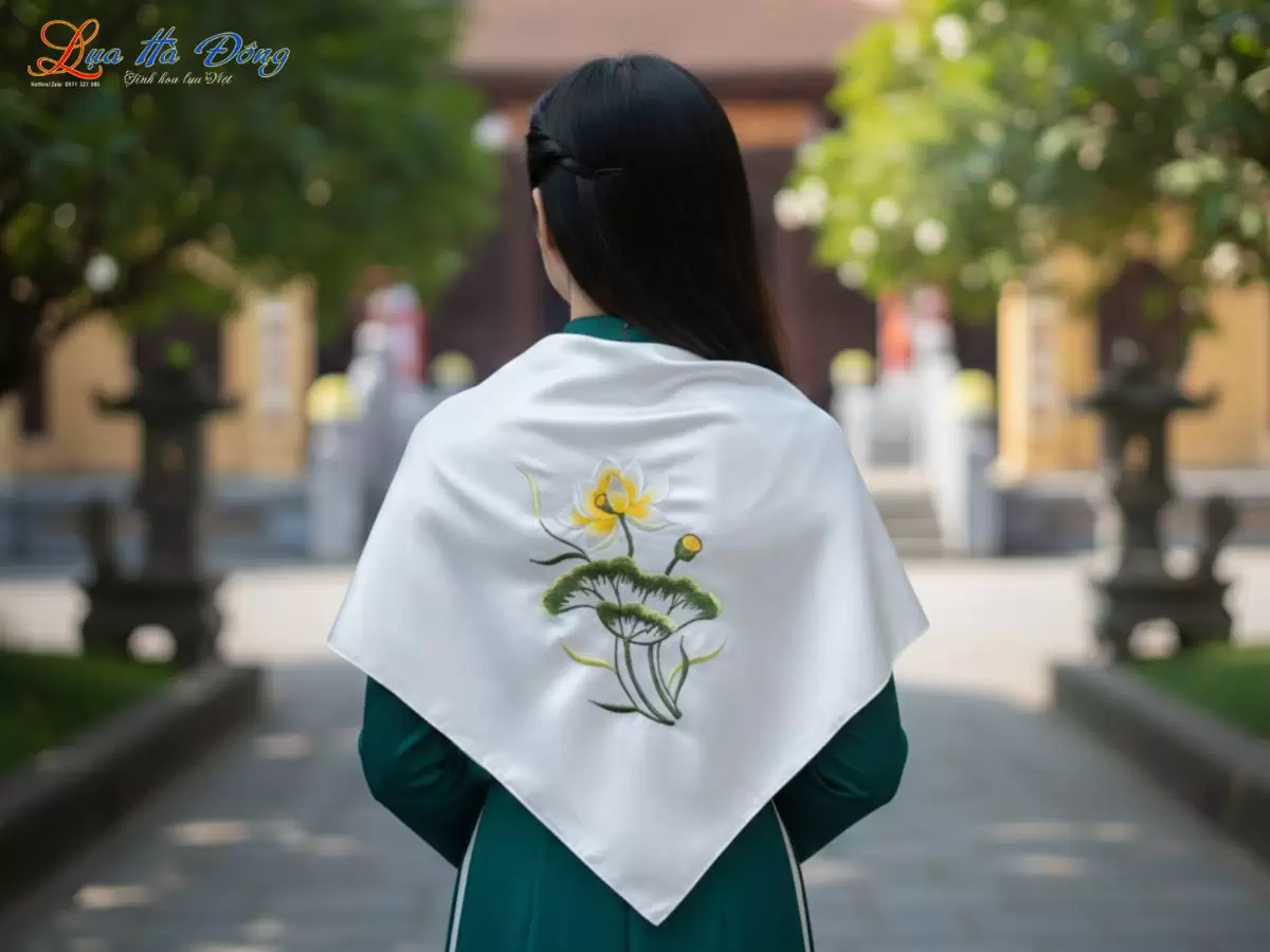 Khăn Vuông Lụa Tơ Tằm Thêu Sen Trơn Màu Vàng Mỡ Gà