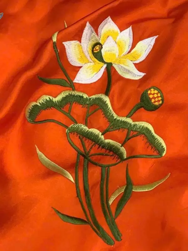 khăn vuông lụa tơ tằm thêu sen trơn màu cam