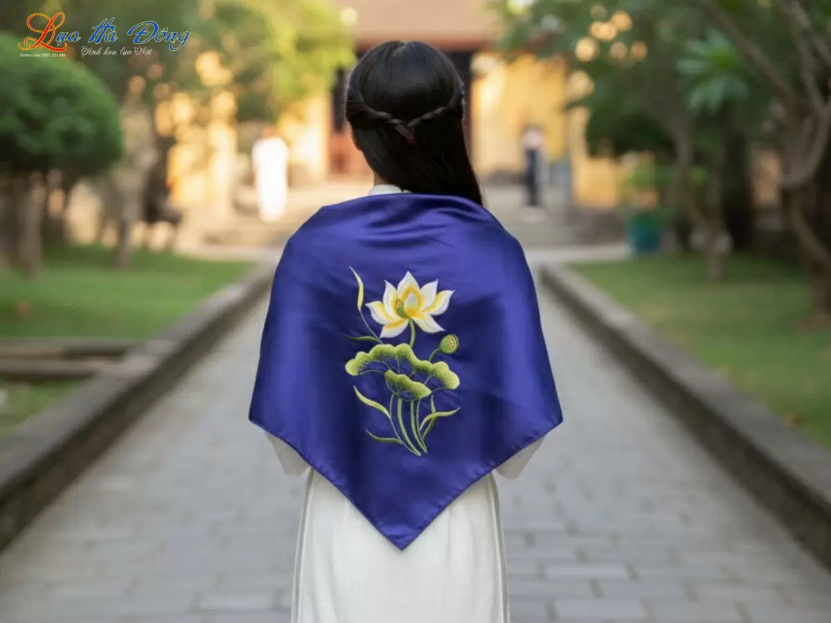khăn vuông lụa tơ tằm thêu sơn trơn màu xanh than