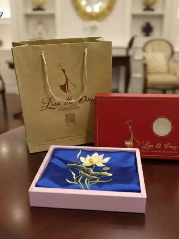 Khăn vuông lụa tơ tằm trơn màu xanh navy