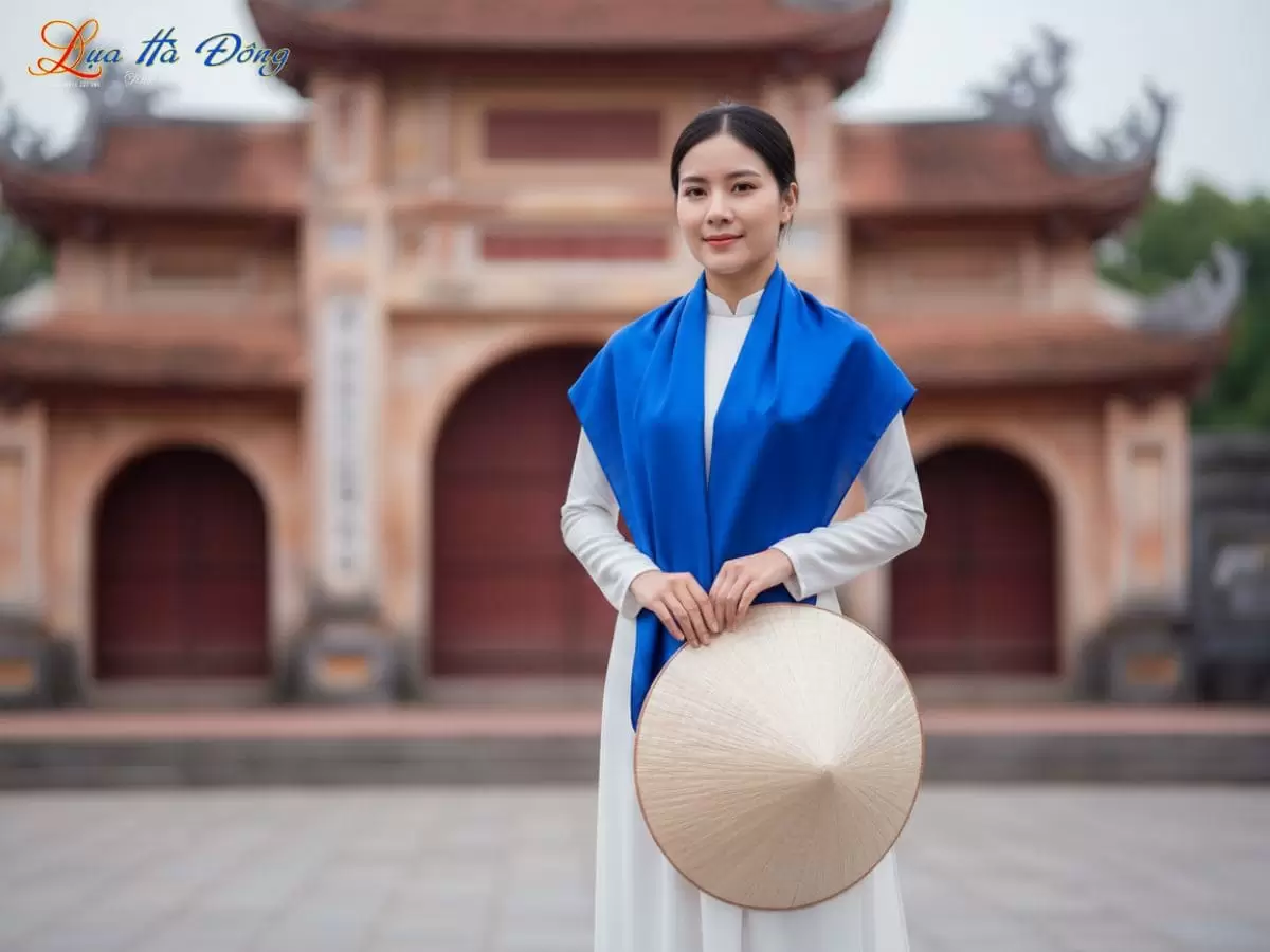 Khăn vuông lụa tơ tằm trơn màu xanh navy