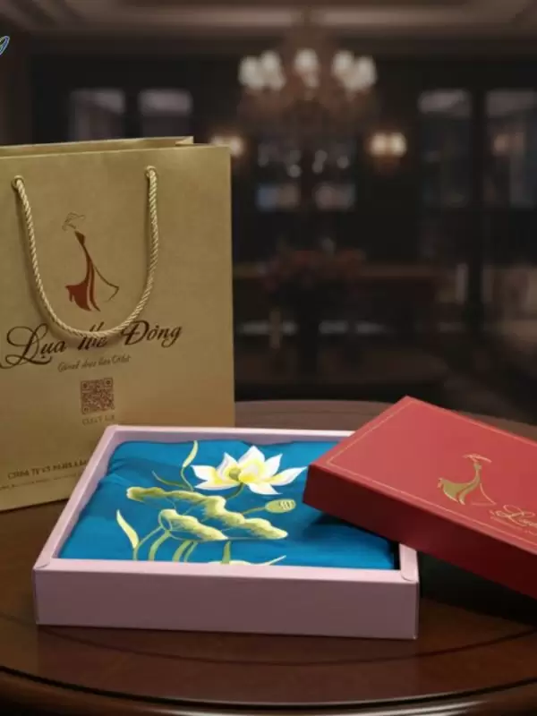 khăn vuông lụa tơ tằm thêu sen trơn màu xanh cổ vịt