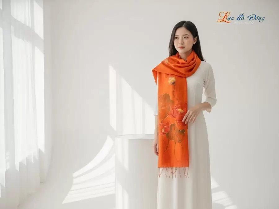 Khăn lụa tơ tằm 100% silk họa tiết hoa sen vẽ tay