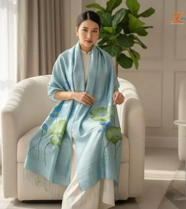 Khăn lụa tơ tằm 100% silk họa tiết hoa sen vẽ tay