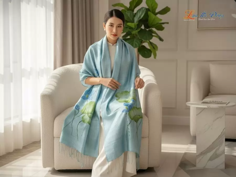 Khăn lụa tơ tằm 100% silk họa tiết hoa sen vẽ tay