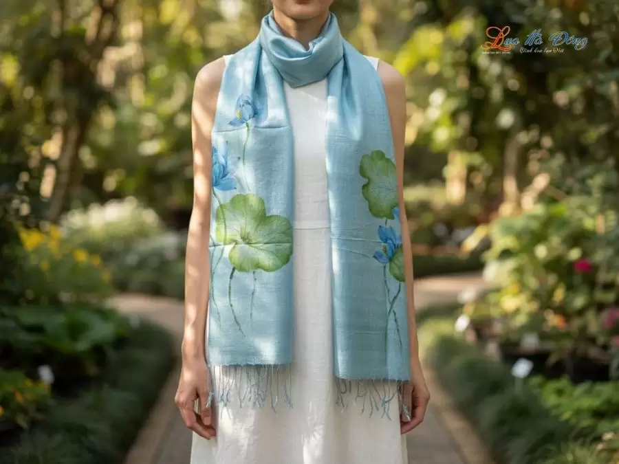 Khăn lụa tơ tằm 100% silk họa tiết hoa sen vẽ tay