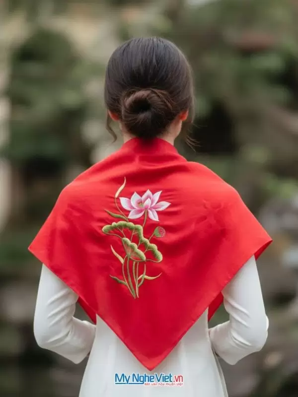 Khăn lụa tơ tằm vuông thêu họa tiết hoa sen