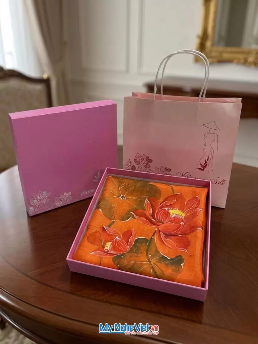 Khăn lụa tơ tằm vẽ tay thủ công 100% silk