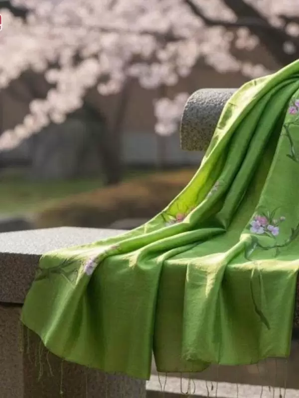 Khăn lụa tơ tằm vẽ tay hoa đào tua rua 100% silk