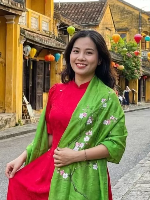 Khăn lụa tơ tằm vẽ tay hoa đào tua rua 100% silk