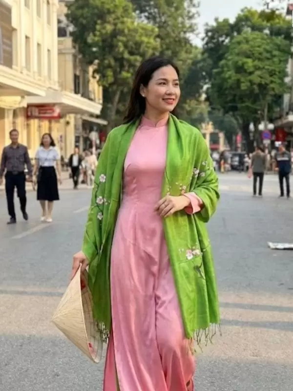 Khăn lụa tơ tằm vẽ tay hoa đào tua rua 100% silk