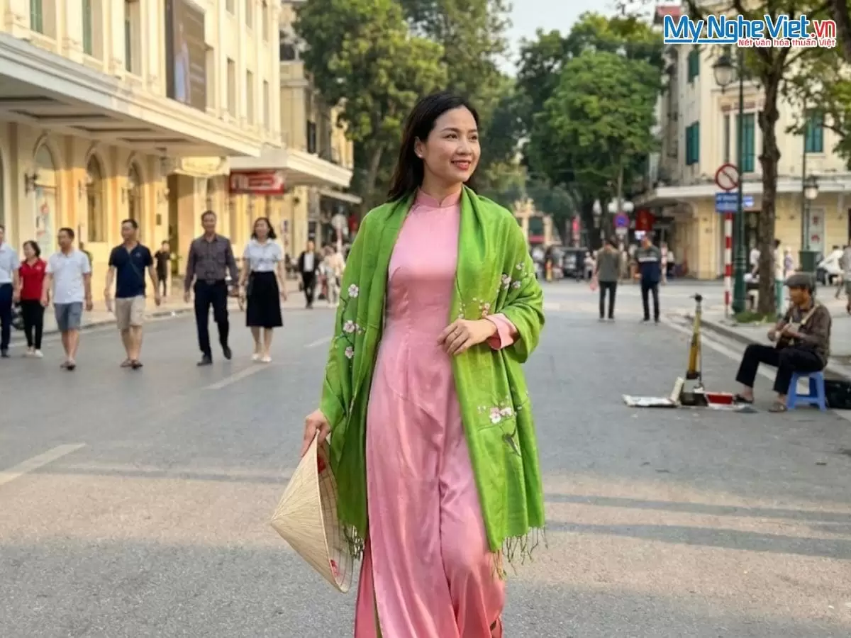 Khăn lụa tơ tằm vẽ tay hoa đào tua rua 100% silk