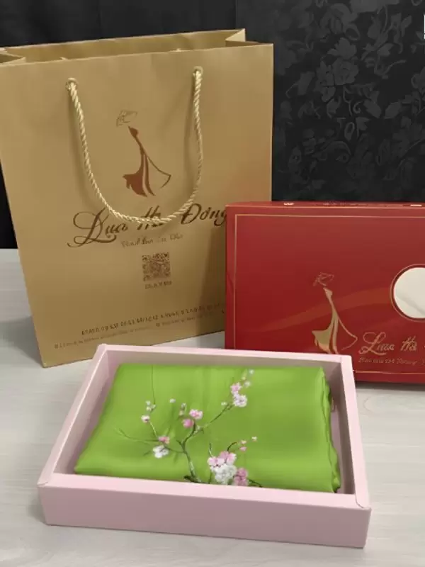 Khăn lụa tơ tằm vẽ tay hoa đào tua rua 100% silk