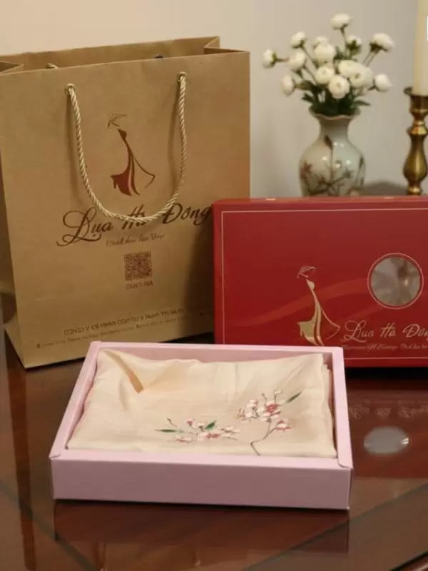 Khăn lụa vuông tơ tằm màu cam vẽ hoa