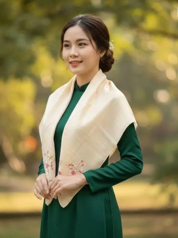 Khăn lụa vuông tơ tằm màu cam vẽ hoa