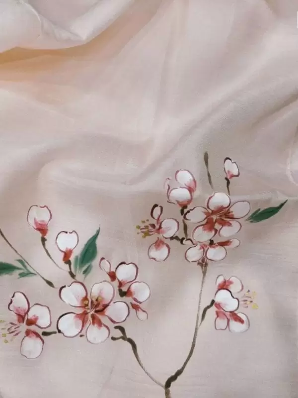 Khăn lụa vuông tơ tằm màu cam vẽ hoa