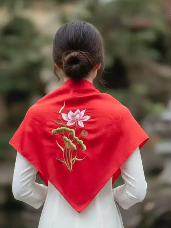 Khăn Lụa Vuông Tơ Tằm Thêu Sen Trơn Màu Đỏ
