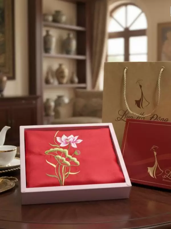 Khăn Lụa Vuông Tơ Tằm Thêu Sen Trơn Màu Đỏ