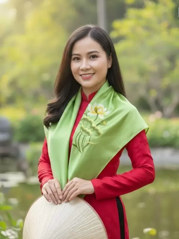 Khăn Lụa Vuông Tơ Tằm Thêu Sen Trơn Màu Xanh Cốm