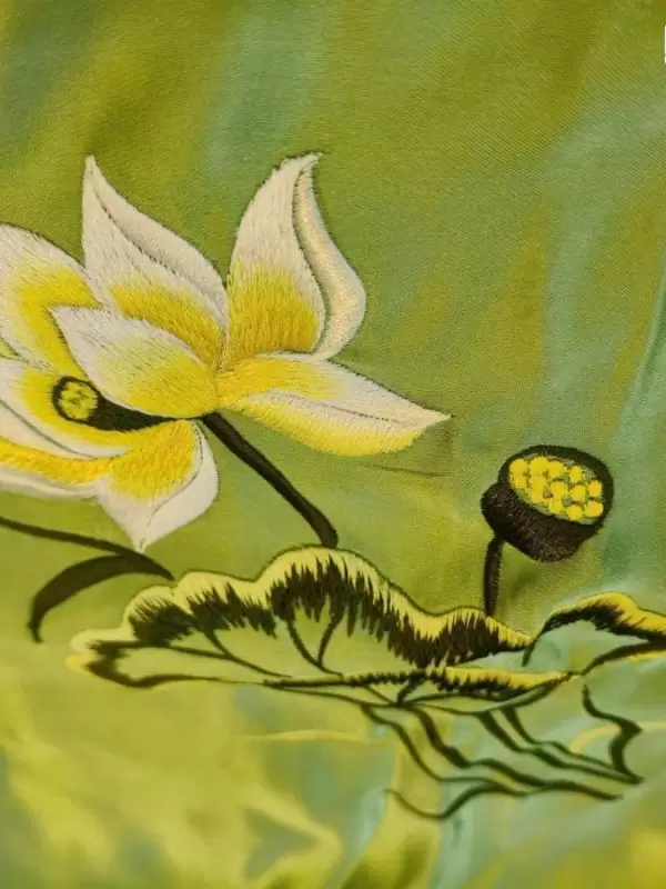 Khăn Lụa Vuông Tơ Tằm Thêu Sen Trơn Màu Xanh Cốm