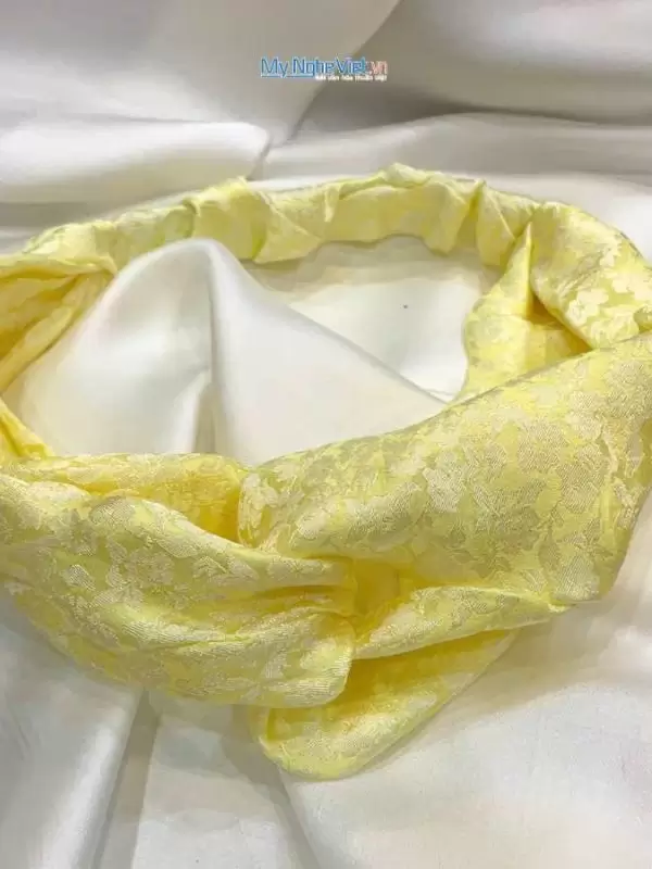 Alternative view of Băng đô cài tóc lụa Hà Đông màu vàng
