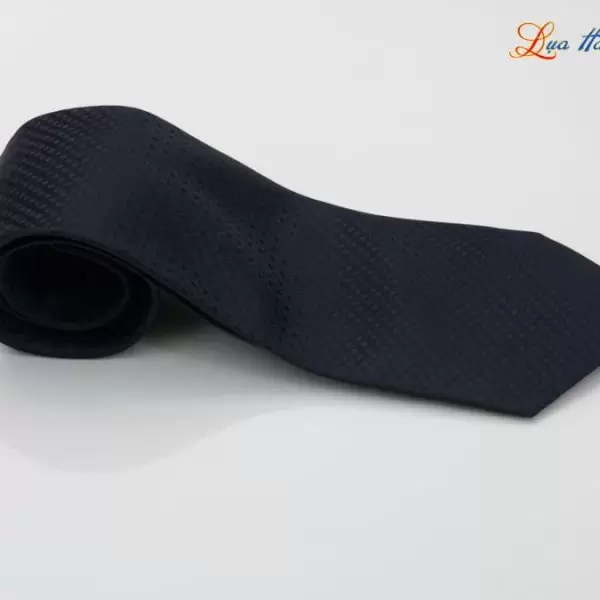 Cà vạt lụa tơ tằm họa tiết chấm bi đen