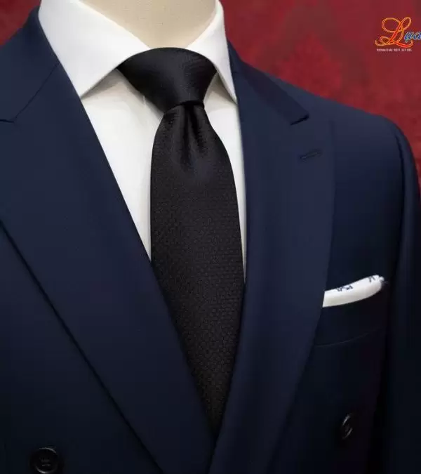 Cà vạt lụa tơ tằm họa tiết chấm bi đen