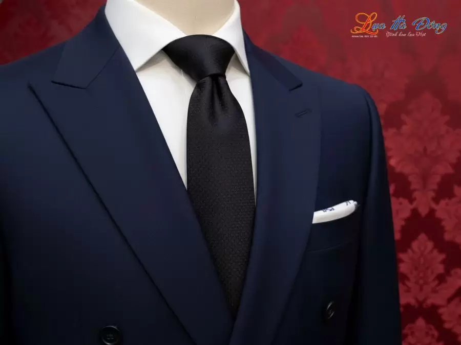 Cà vạt lụa tơ tằm họa tiết chấm bi đen