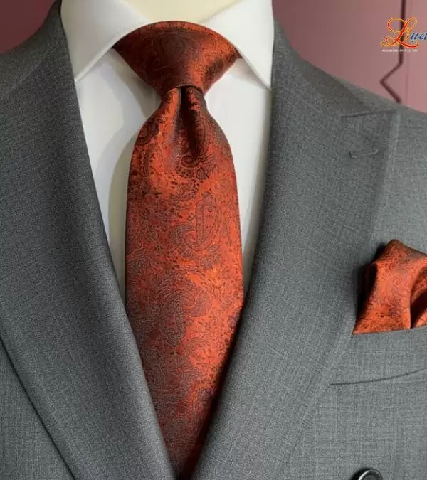 Cà vạt lụa tơ tằm họa tiết đuôi công cam