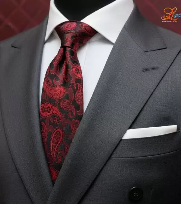 Cà vạt lụa tơ tằm họa tiết đuôi công đỏ