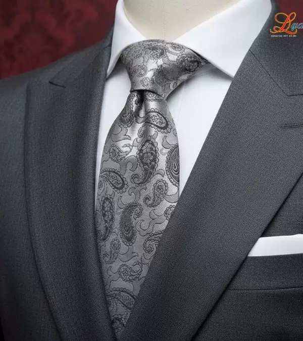 Cà vạt lụa tơ tằm họa tiết đuôi công xám