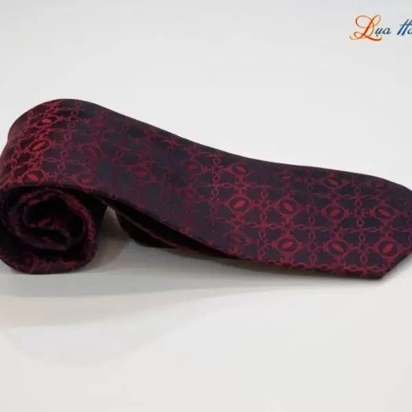 Cà vạt lụa tơ tằm họa tiết hoa bốn cánh đỏ