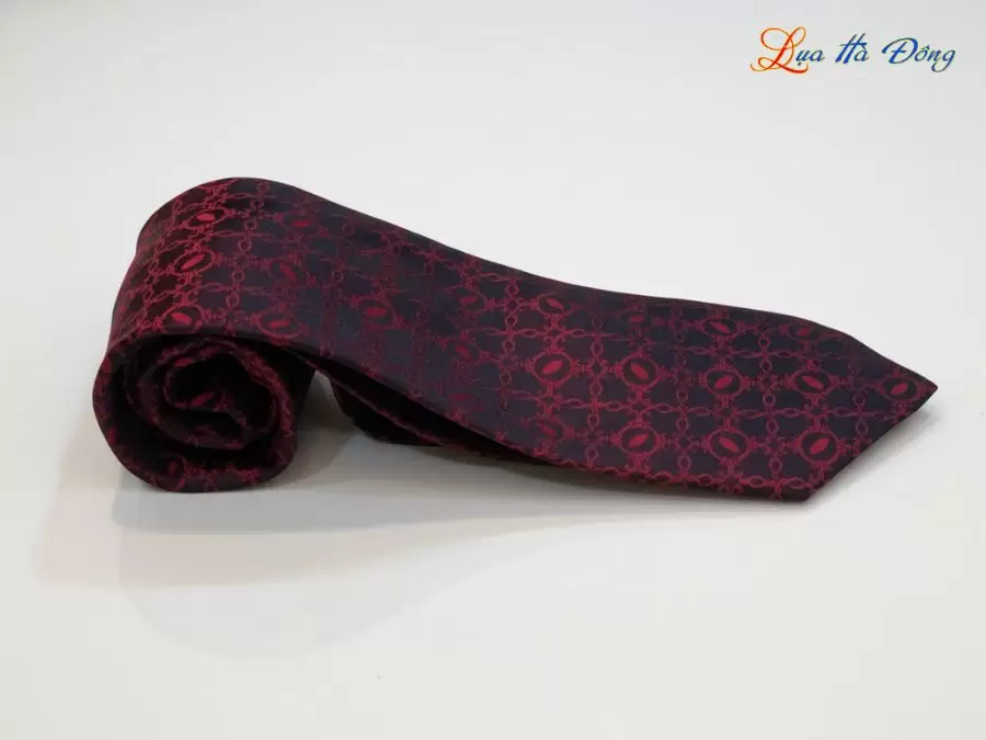 Cà vạt lụa tơ tằm họa tiết hoa bốn cánh đỏ