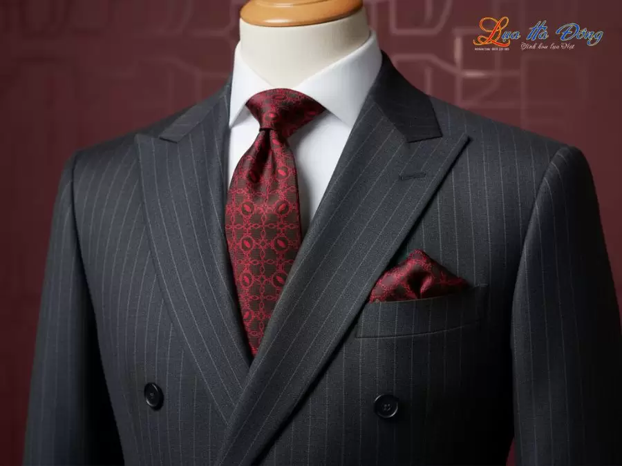 Cà vạt lụa tơ tằm họa tiết hoa bốn cánh đỏ