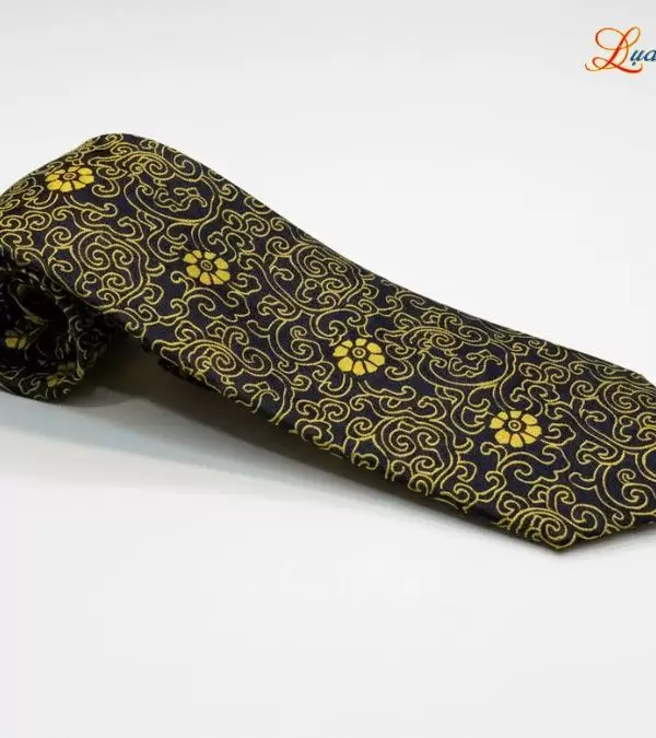 Cà vạt lụa tơ tằm họa tiết hoa cúc vàng