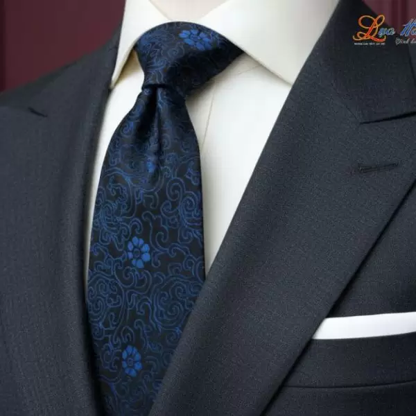 Cà vạt lụa tơ tằm họa tiết hoa mai xanh dương MNV-CRV46