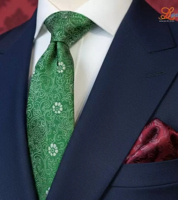 Cà vạt lụa tơ tằm họa tiết hoa mai xanh lá
