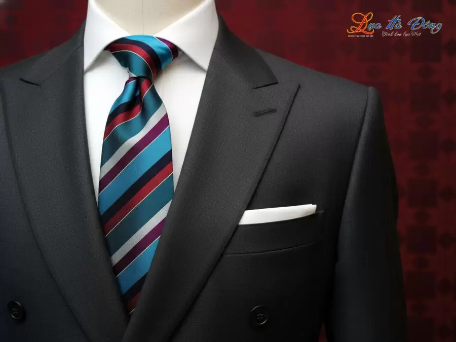 Cà vạt lụa tơ tằm họa tiết kẻ sọc nhiều màu