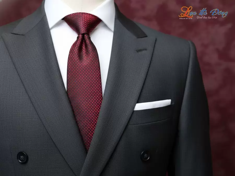 Cà vạt lụa tơ tằm họa tiết ô vuông đỏ