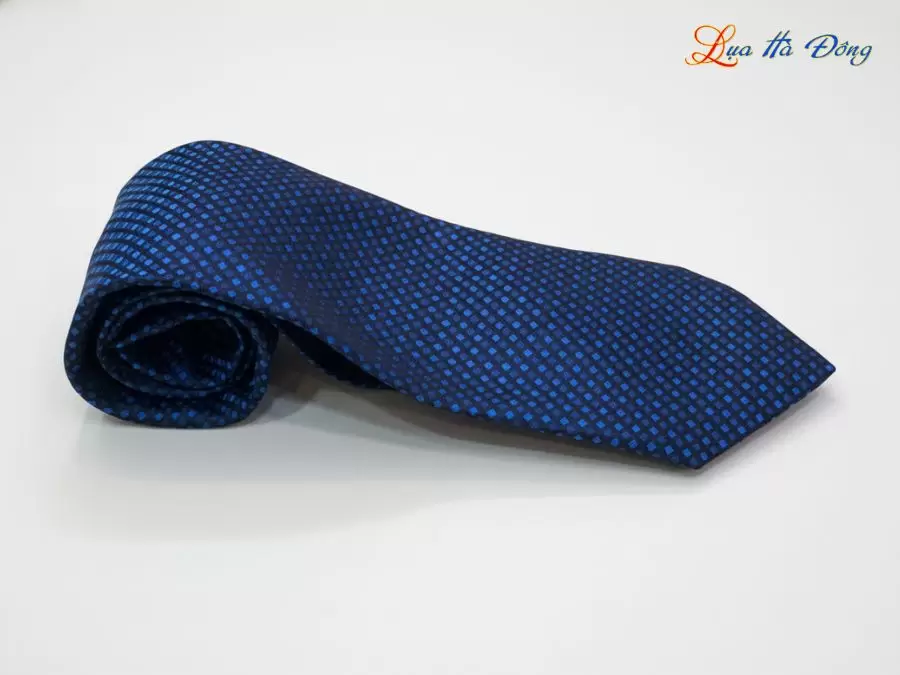 Cà vạt lụa tơ tằm họa tiết ô vuông xanh đậm