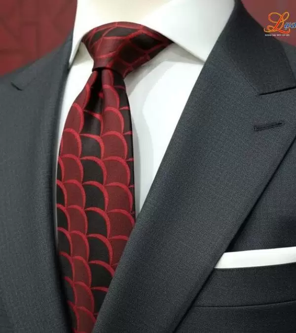 Cà vạt lụa tơ tằm họa tiết sóng đỏ đen