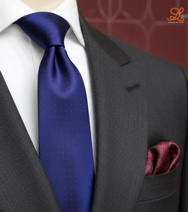Cà vạt lụa tơ tằm màu tím chấm bi đỏ